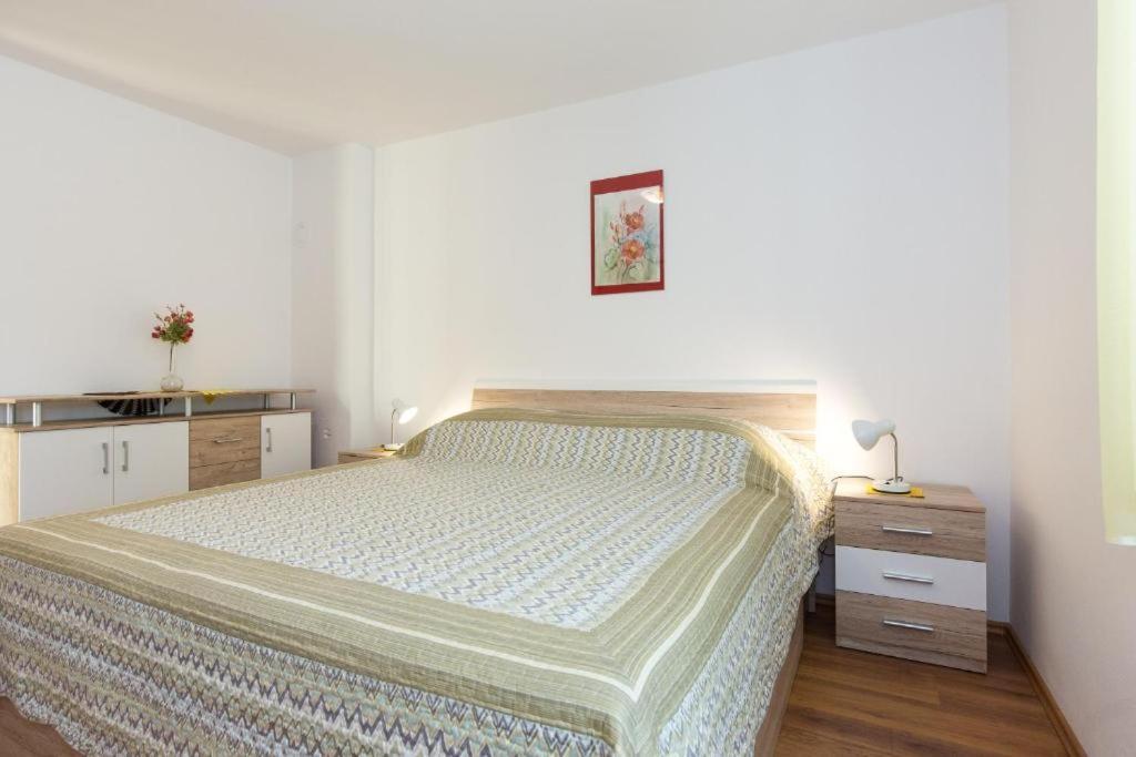 Apartments Hodanic Krk Town Esterno foto
