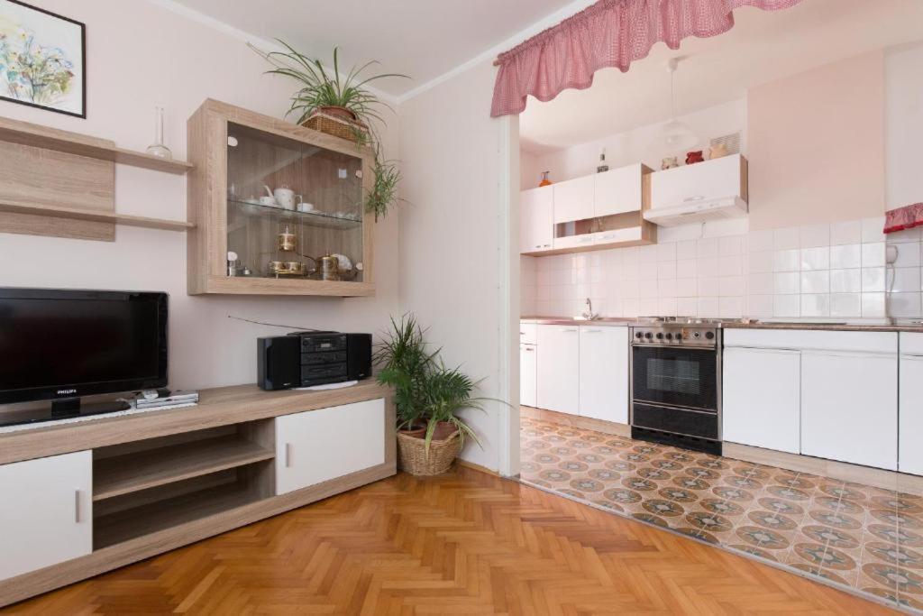 Apartments Hodanic Krk Town Esterno foto