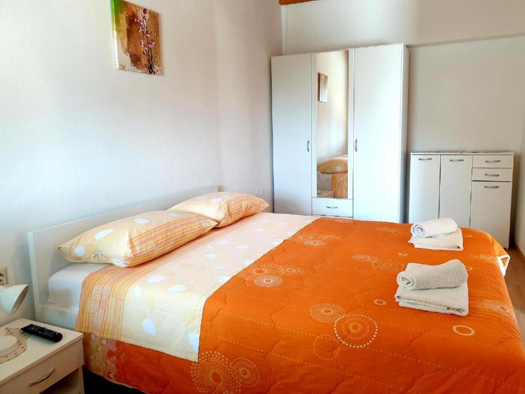 Apartments Hodanic Krk Town Esterno foto