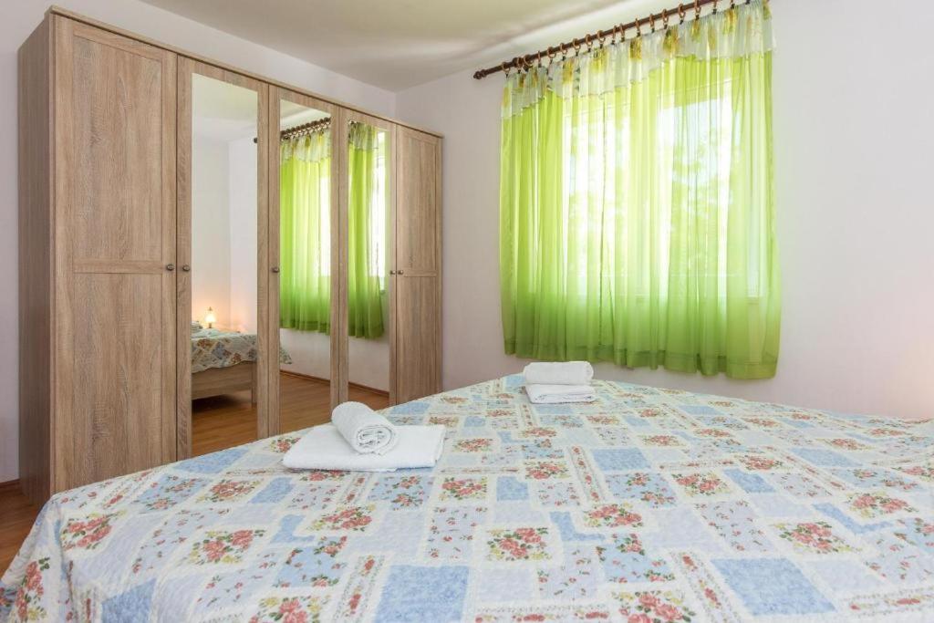 Apartments Hodanic Krk Town Esterno foto