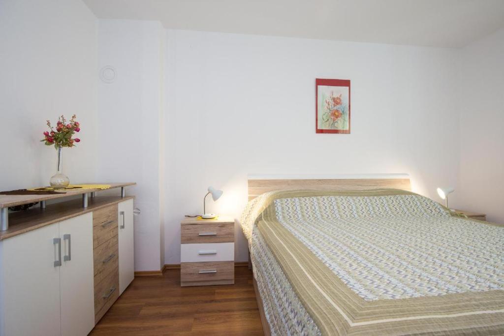 Apartments Hodanic Krk Town Esterno foto
